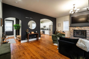 1Mile to DT Rooftop Deck Home Gym Fireplace